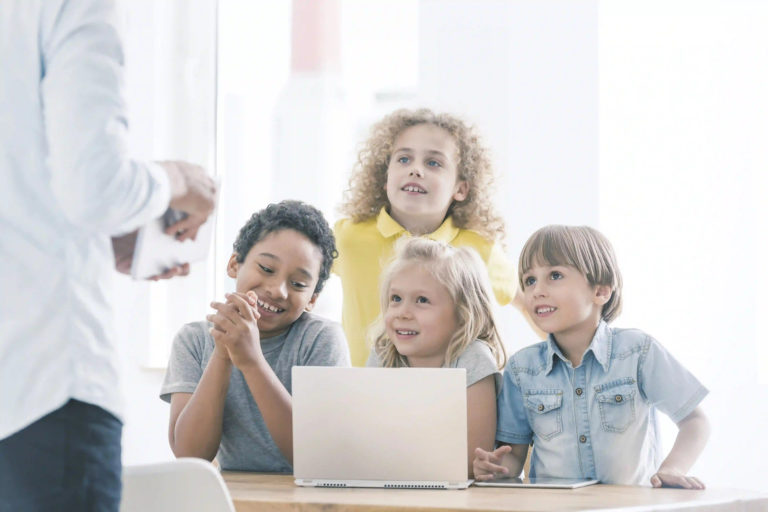 Kids-working-on-coding
